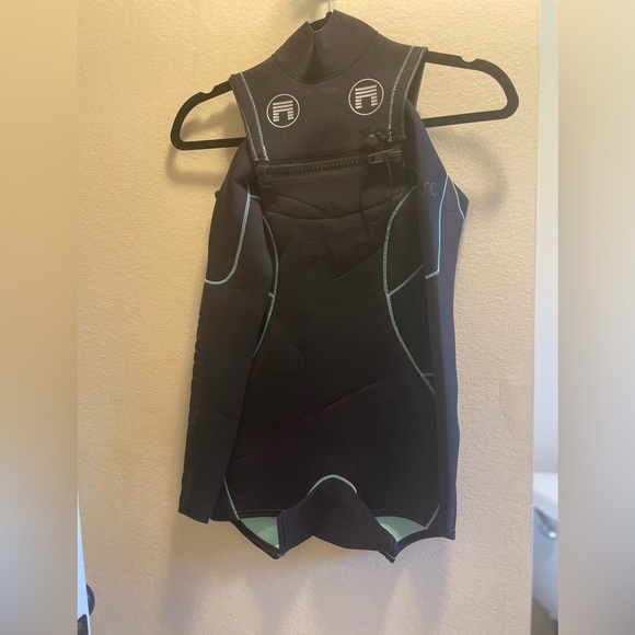 Matisse brand new wet suit size 2 - Picture 4 of 5